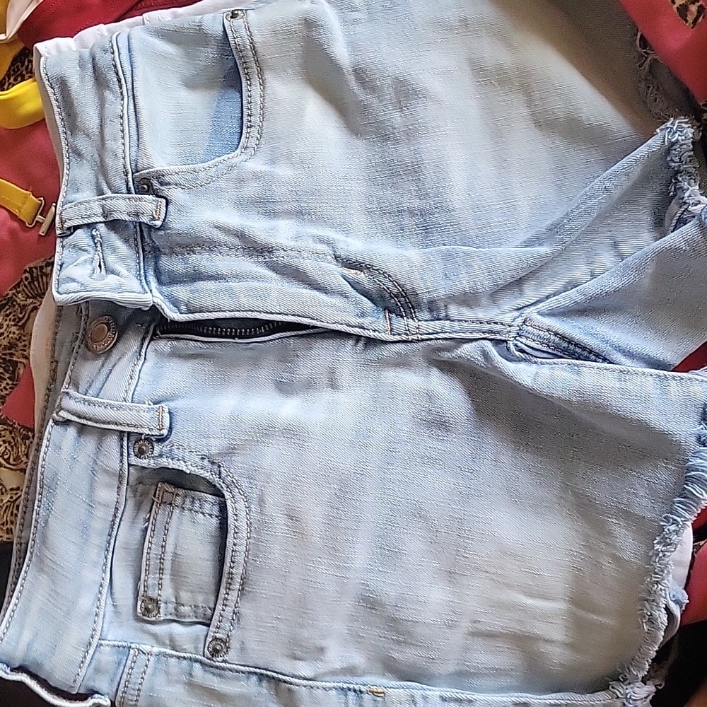 Jean shorts (AEO), SZ 2, Nxt lvl  strtch!